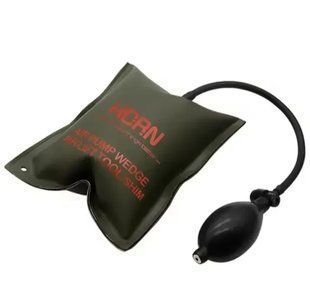 Повітряний домкрат пневмоклин Air Pump Wedge з грушею надувний клин Чорний 57109/34 фото